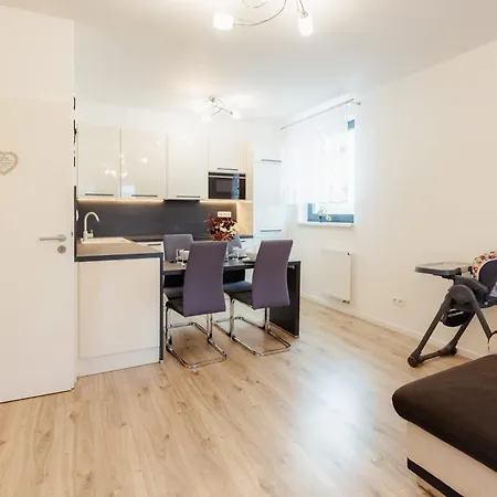 Trnavska With Garage And Balcony Apartamento Bratislava