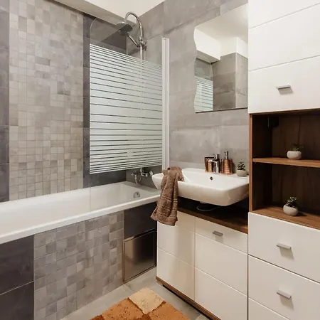 Trnavska With Garage And Balcony Apartamento