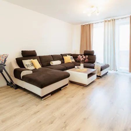 Trnavska With Garage And Balcony Apartamento