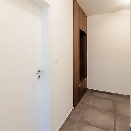 Trnavska With Garage And Balcony شقة