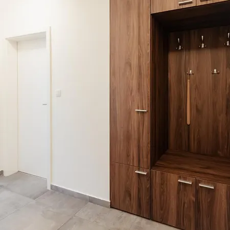 Trnavska With Garage And Balcony Apartamento